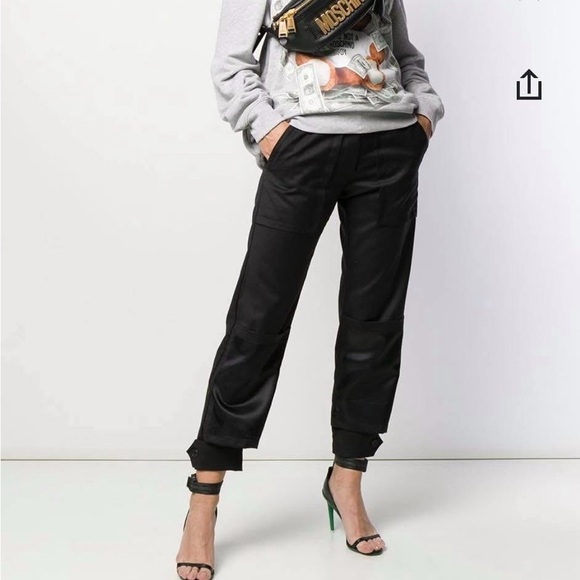 Moschino Elegant Black and Gold Handbag - Picture 12 of 14